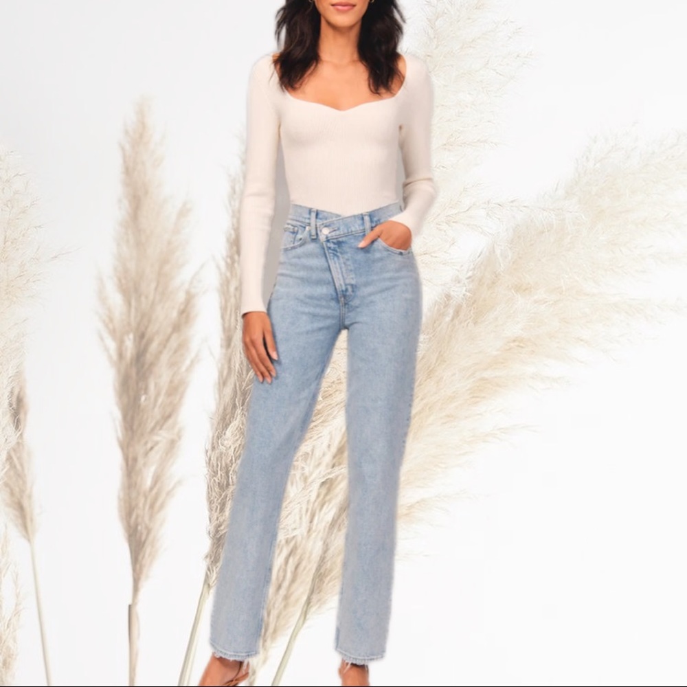 A&F | Ultra High-Rise 90’s Straight Black Jeans long